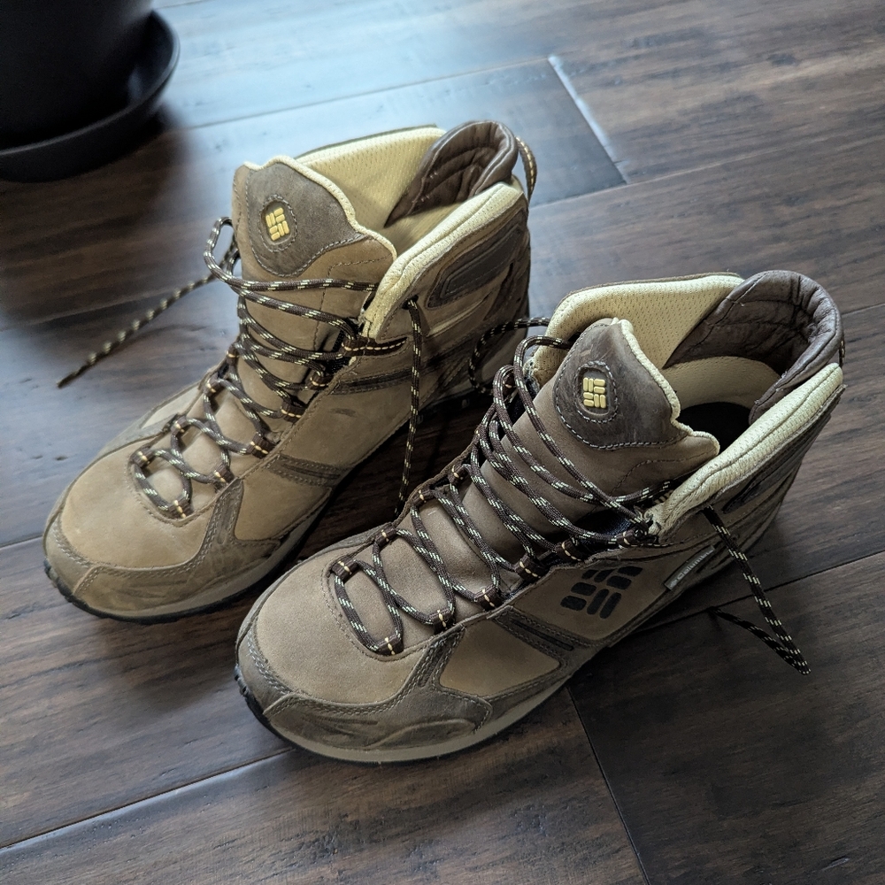 Columbia Women's Culvert Mid Omni-Tech Waterproof Hiking Boots Sz 10